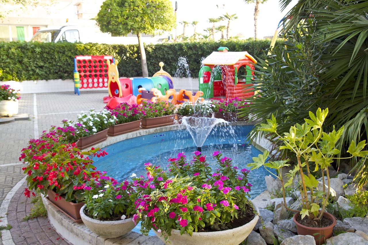 Savoia Hotel Misano Adriatico Extérieur photo